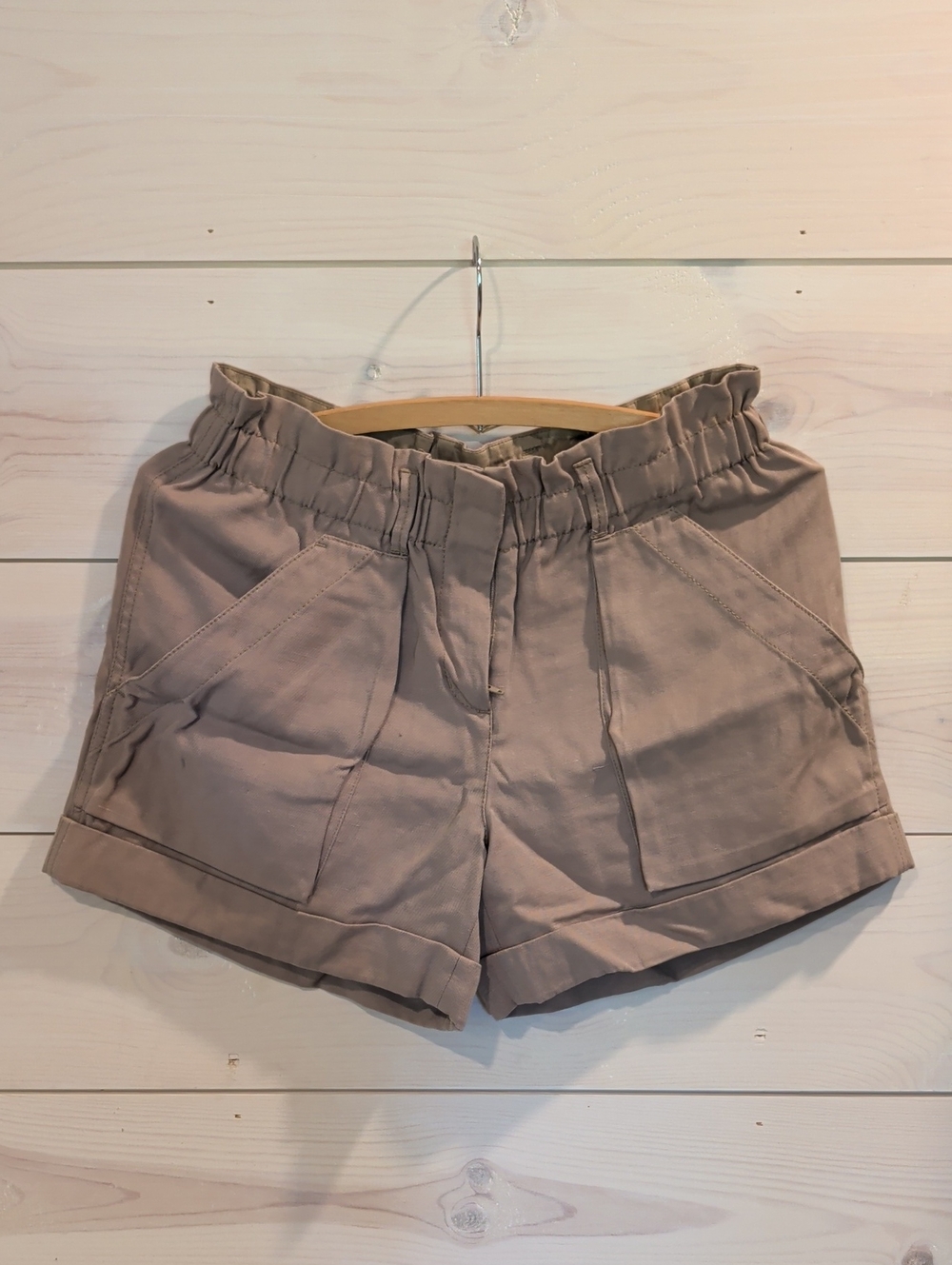 BCBGMaxazria Size Small Taupe Shorts